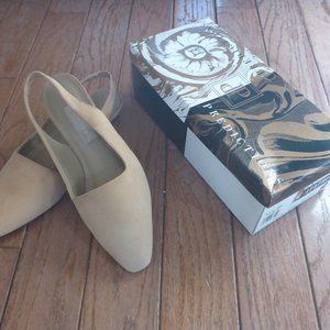 Woman's Low Healed Suede Leather Nick II Shoes